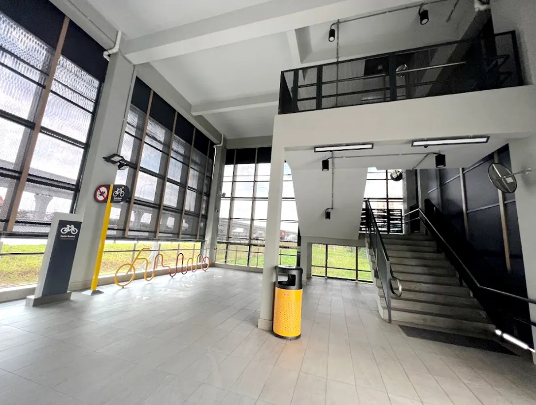 Concourse level of the Serdang Raya Selatan MRT station