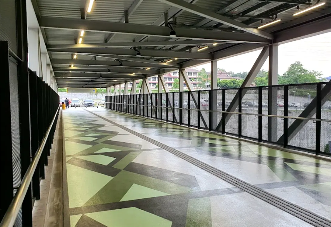 Pedestrian bridge connecting Entrance B to the Sri Damansara Barat MRT station