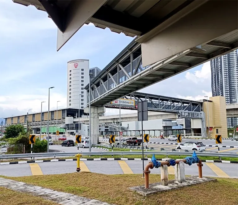 Pedestrian bridge connecting the entrance to the Sri Delima MRT station