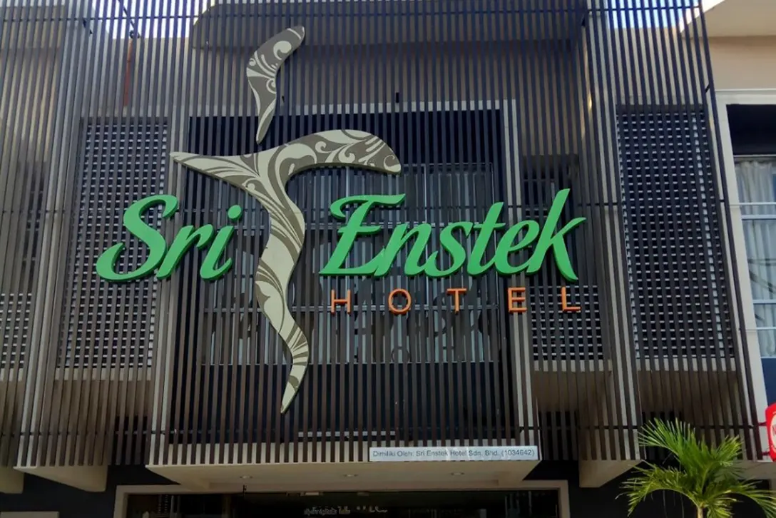 Sri Enstek Hotel front entrance