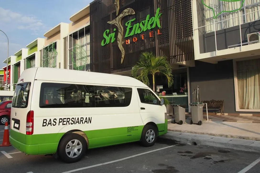 Airport transfer between the hotel and airport