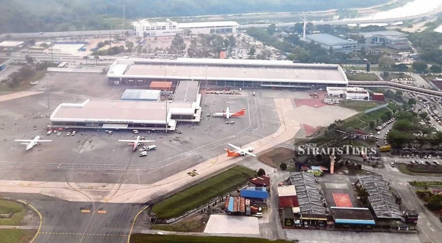 Malaysia stands to lose its steam to be an aerospace and aviation hub in Asia Pacific if Subang Airport is no longer part of Malaysia Airports Holdings Bhd’s (MAHB) network. NST pix by Zahari Zakaria.