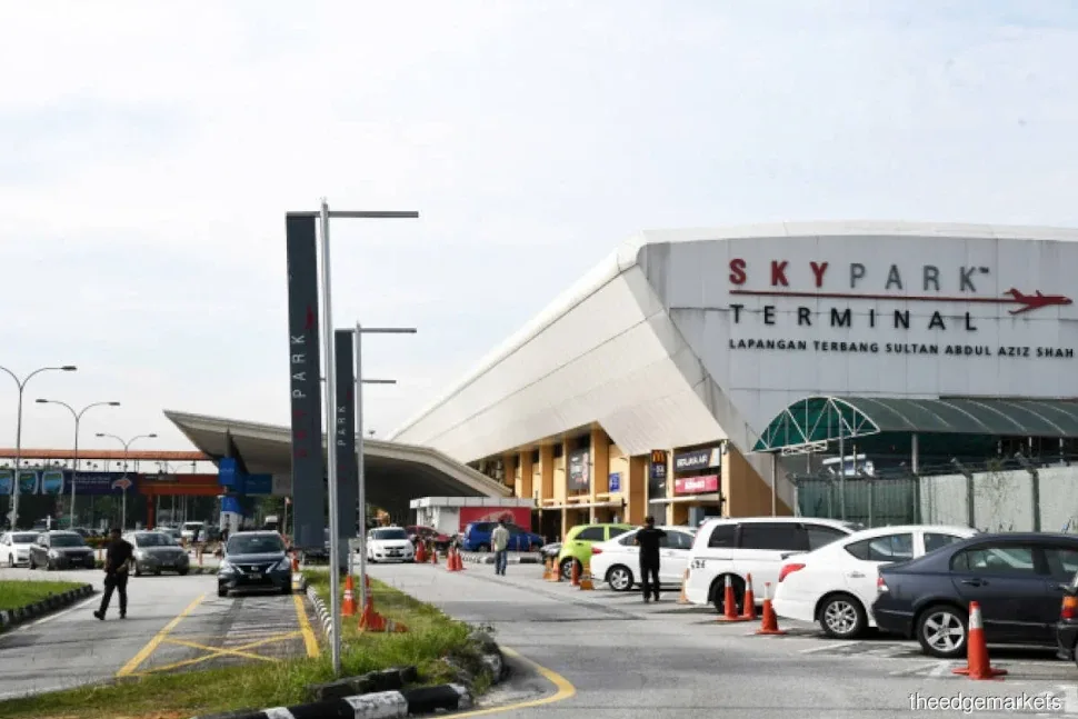 How the introduction of regional jets at Subang Airport would impact airlines