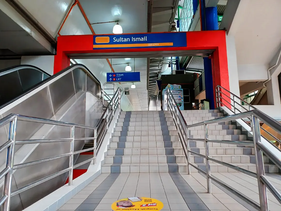 Staircase and escalator to Concourse level at Sultan Ismail LRT station