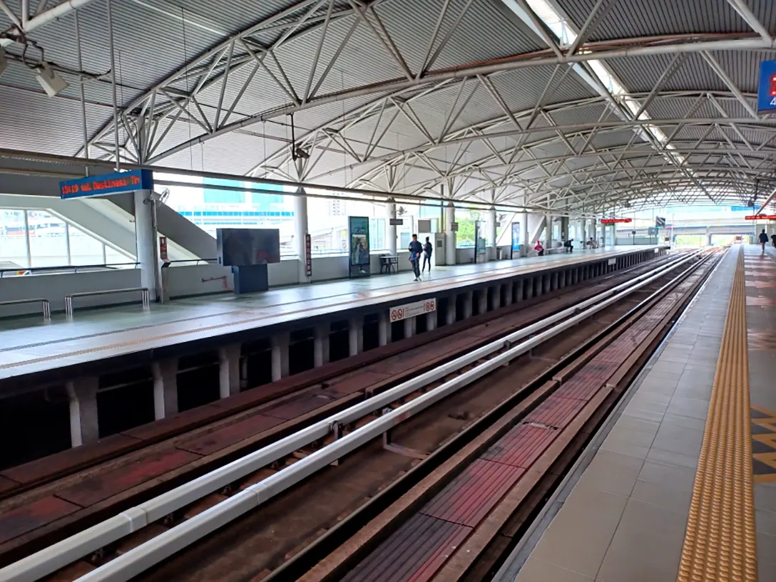 Boarding platforms at Sungai Besi LRT station