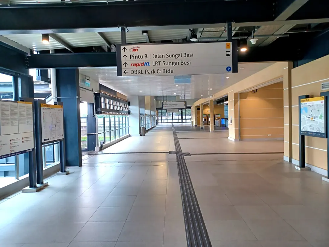 Concourse level at the Sungai Besi MRT station