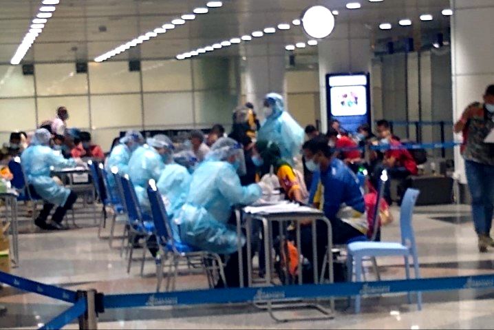 Health officers doing Covid-19 tests on returnees from Sabah at the Kuala Lumpur International Airport (KLIA) on September 27, 2020. Picture by an anonymous woman.