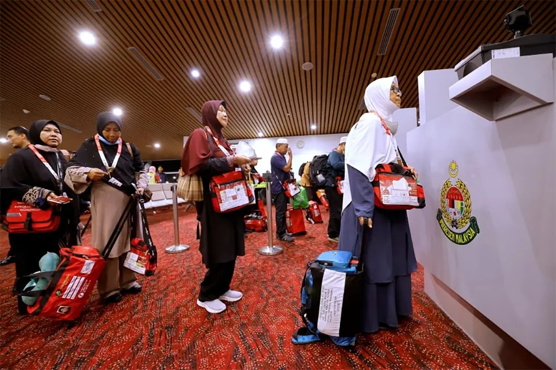 Malaysia Airports Holdings Bhd (MAHB) is operating at full capacity to facilitate pilgrims at its network of airports across the country. - BERNAMA pic