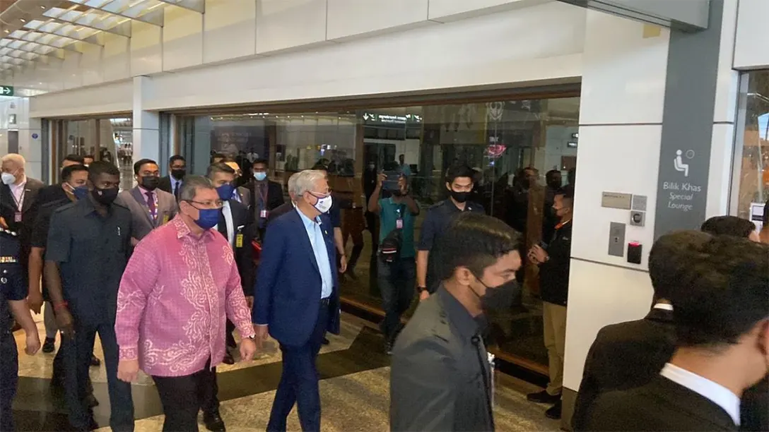 PM meets Malaysians arriving from Ukraine at KLIA