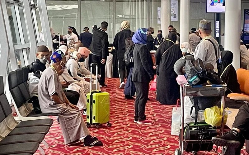 Some 30 of the 49 new Covid-19 infections involving the Omicron variant last week involved Malaysians returning from their umrah in Saudi Arabia. (Noor Hisham Facebook pic)