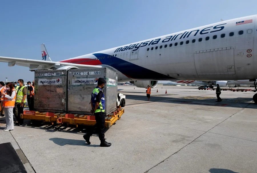 MASkargo is intensifying preparations at the Advanced Cargo Centre (ACC), KL International Airport (KLIA) to ensure the smooth and orderly handling of the Pfizer-BioNTech Covid-19 vaccine which is due to arrive in Malaysia on Sunday. - Bernama pic