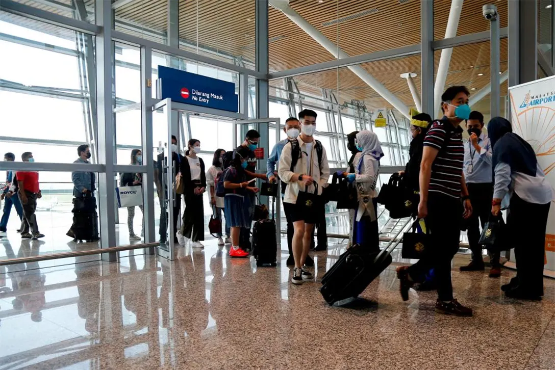 Travellers arrive at Kuala Lumpur International Airport (KLIA) under Malaysia-Singapore Vaccinated Travel Lane (VTL) programme, after travel between the two countries was halted due to the coronavirus disease (COVID-19) pandemic, in Sepang, Malaysia November 29, 2021. REUTERSpix